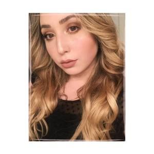 Meet your Posher, Andrea